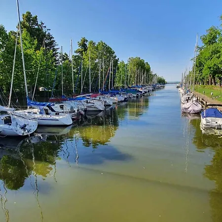 In Balatonmariafuerdo 19513 *